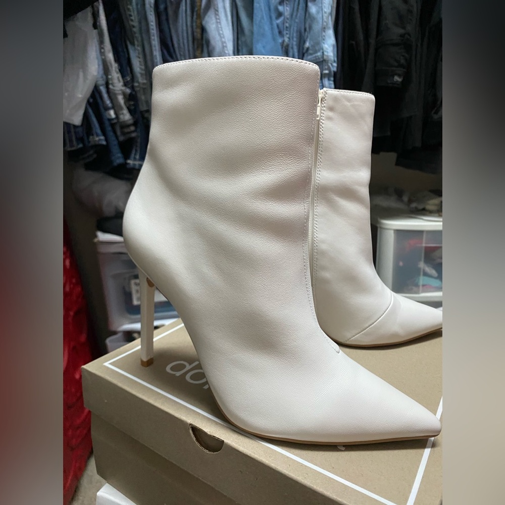 Express Women’s Boots - Picture 5 of 6
